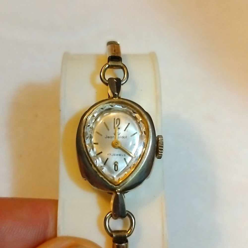 Vintage Working Jean Cardot 17 Jewels dainty gold tone stretch band watch